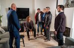 Na sygnale, odc. 722. Wanda (Anna Lemieszek), Anna Reiter (Lea Oleksiak), Wiktor Banach (Wojciech Kuliński), Benio (Hubert Jarczak), Dobromir Lisicki (Kamil Błoch), Romuald Lisicki (Paweł Lipnicki) - ojciec Wandy