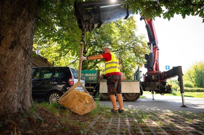 Kamienie wykopane na budowie metra w Warszawie