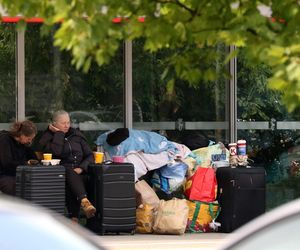 Ukrainki od miesięcy żyją na przystanku na Ochocie. Kobiety nie chcą się stamtąd wynieść