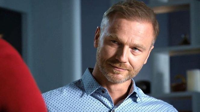 M jak miłość odc. 1425. Andrzej Budzyński (Krystian Wieczorek)