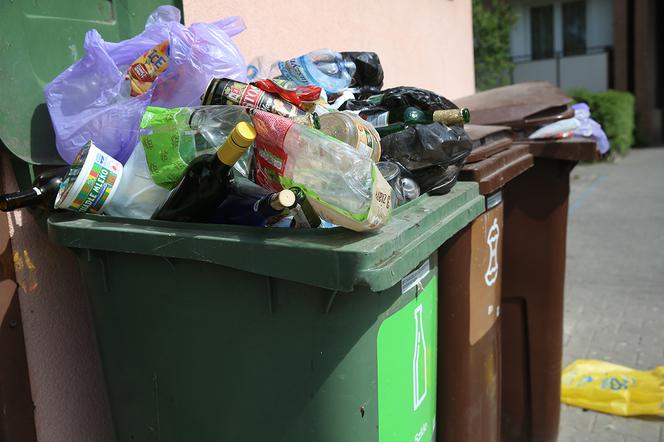 Śmieci zalewają Warszawę