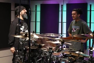 Mike Portnoy rzucił wyzwanie swojemu synowi. Miał się nauczyć grać jeden z utworów Dream Theater. Jak sobie poradził? 