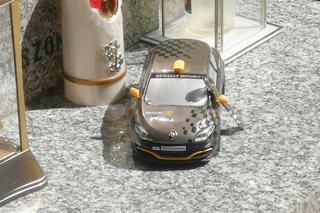 Na grobie Patryka P. stanął niezwykły przedmiot. Ma symboliczne znaczenie?