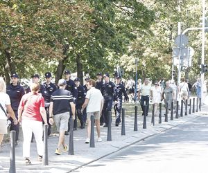 Tłumy na defiladzie wojskowej w Warszawie