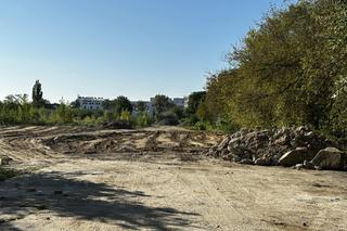 Działka u zbiegu ul. Chełmskiej i Czerniakowskiej w Warszawie