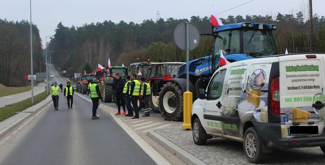 Protest rolników 20 marca. Blokada dróg m.in. w Dywitach i Olsztynku. Policja pilnuje bezpieczeństwa