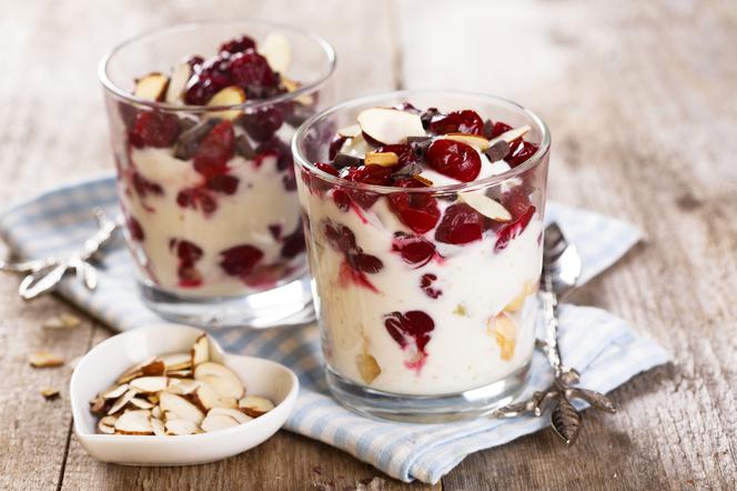 Pomysł na deser: trifle z wiśniami