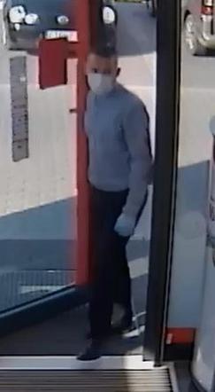 Rozpoznajesz tego mężczyznę? Jest poszukiwany przez policję