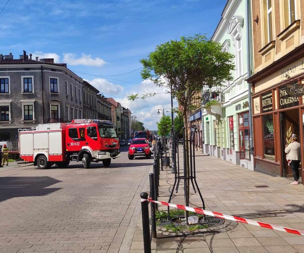 Policja zablokowała centrum Tarnowa! W rejonie ulicy Krakowskiej występują utrudnienia