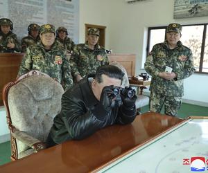 Kim Dzong Un ma pociąg rozkoszy. Seksowne konduktorki i przepych