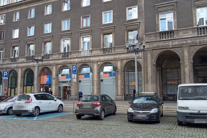 Krakowscy urzędnicy planują uruchomienie Nowohuckiego Pogotowia Szyldowego
