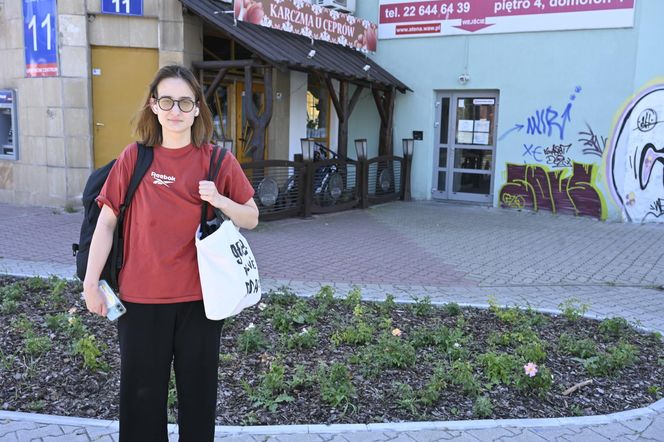 Mieszkańcy Warszawy oceniają efekty rozbetonowania stolicy. Przeżyliśmy upał na „zielonym skwerze”