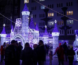 Bytomski rynek świeci się jak choinka. Gwiazda DeLoreana rozświetliła Bytomski Jarmark Świąteczny