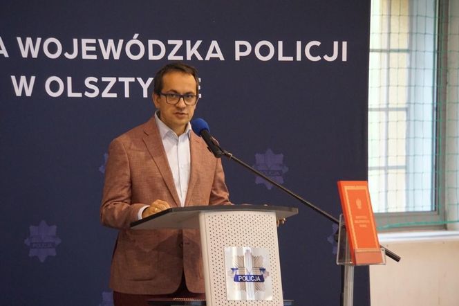 Nowi policjanci wypowiedzieli słowa przysięgi. Na Warmii i Mazurach rekrutacja wciąż trwa [ZDJĘCIA]