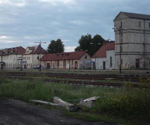 Zniszczone dworce z Warmii i Mazur zostaną odnowione. Z niektórych strach korzystać! [ZDJĘCIA]