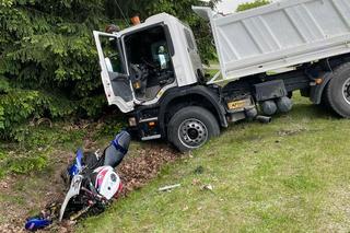 Zderzenie motocyklisty z ciężarówką pod Tarnowem. Ślady wskazały na przebieg wypadku