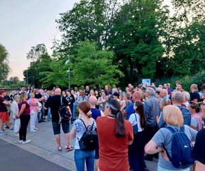 Magiczna Noc Świętojańska w Starym Fordonie. Spacer pod gwiazdami przyciągnął bydgoszczan i turystów