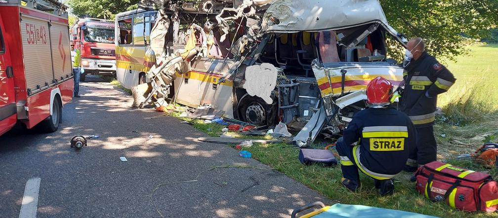 Wypadek autobusu w Mierzynie