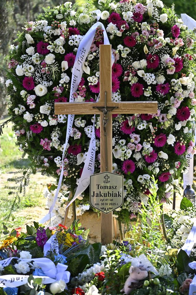 Tomasz Jakubiak - te przedmioty znalazły się w jego grobie