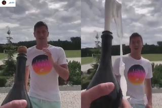 Robert Lewandowski zrobił #bottlecapchallenge! Wyszło wystrzałowo [VIDEO]