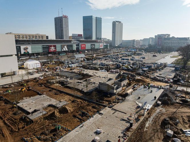 Postęp prac na placu Centralnym w Warszawie (luty 2025)