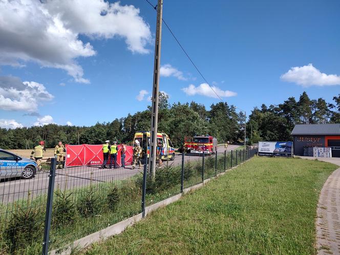 Nietrzeźwy kierowca hyundaia staranował 17-latka pod Kartuzami. Chłopak walczy o życie [ZDJĘCIA].