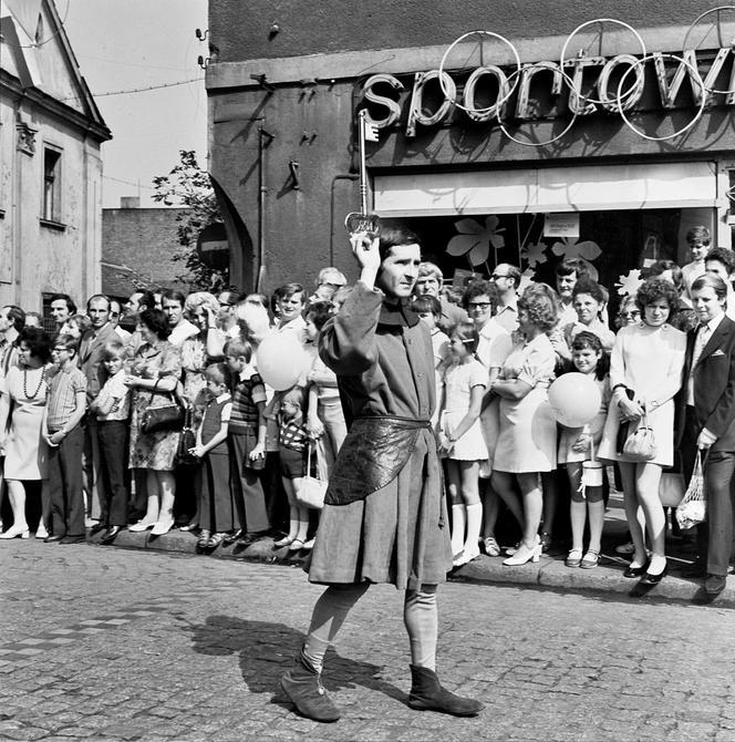 Pochód gwarkowski w latach 60. i 70.  Ale stroje! 