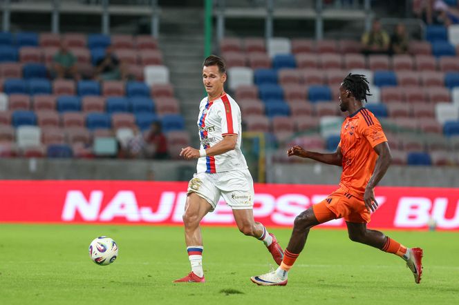 Górnik Zabrze - Termalica Nieciecza. Niesamowita atmosfera na Arenie Zabrze! Kibice Górnika dopingują swoją drużynę