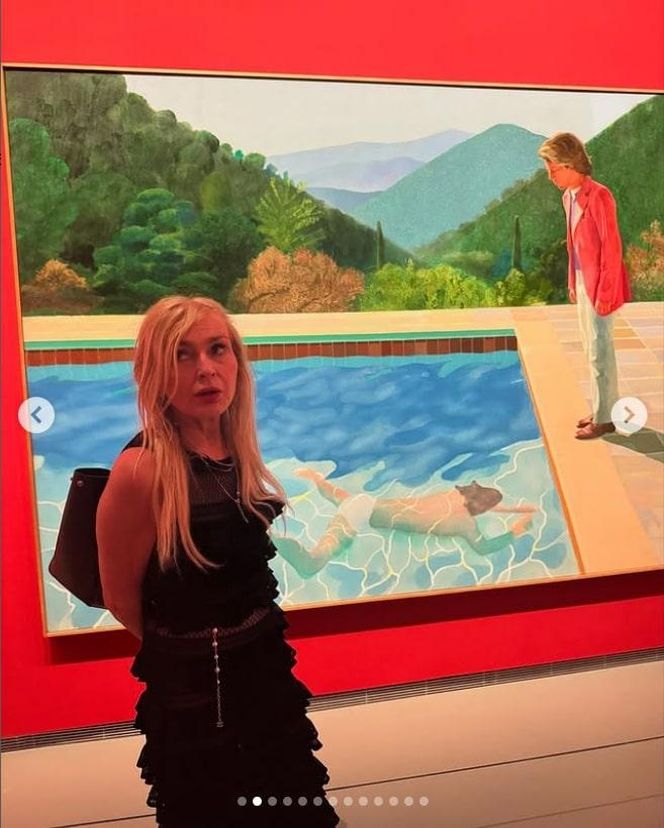 Monika Olejnik pręży biust w wydekoltowanej sukni. Co za sylwetka!