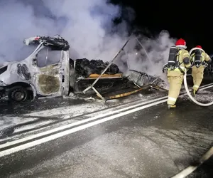 Samochód przewożący opony stanął w płomieniach