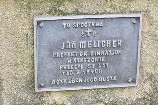  Co pisano na nagrobkach w minionych wiekach?