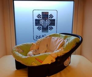 Dziecko w łódzkim Oknie Życia. „Zostało ochrzczone z wody” i nadano mu imię 