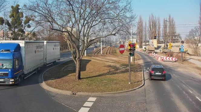 Torowisko na ul. Toruńskiej w Bydgoszczy niby zrobione, ale tramwaje jeszcze długo tamtędy nie pojadą 