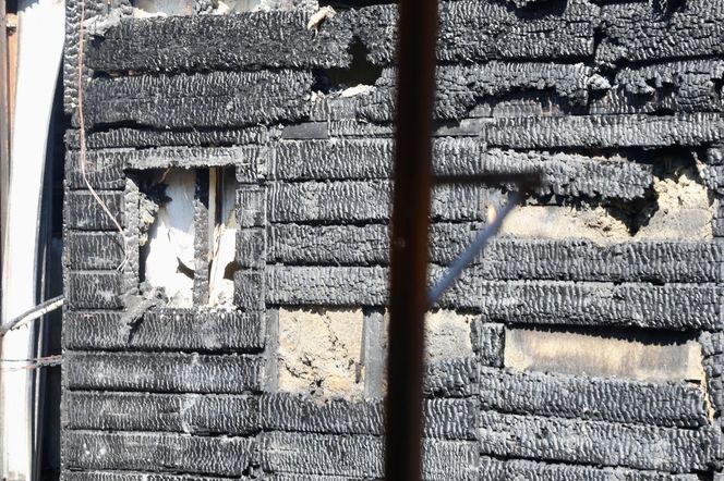 Pożar bazarku w Warszawie. Całkowicie spłonęło 12 budek sprzedażowych. "Przyczyny nie są znane"