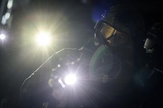 Poznańska policja odbyła ćwiczenia w zamkniętym Multikinie 51