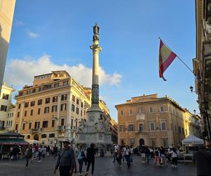 To miasto Siedmiu Wzgórz. Z lotniska w Rzeszowie dolecisz tam w niecałe trzy godziny