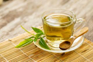Co się dzieje, kiedy pijesz zieloną herbatę? Sprawdź, jakie są skutki uboczne 