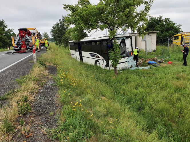 Wypadku autokaru wiozącego dzieci w Jełowej pod Opolem 