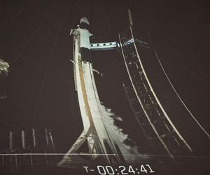 Premier Donald Tusk wśród gości zgromadzonych w Centrum Nauki Kopernik w Warszawie oglądał start misji Axiom-4 z polskim astronautą Sławoszem Uznańskim-Wiśniewskim