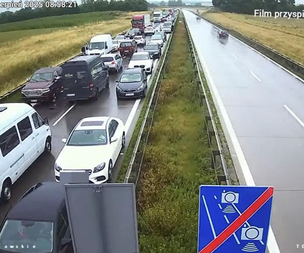 Jechali na A4 pod prąd korytarzem życia. Namierzyła ich policja.
