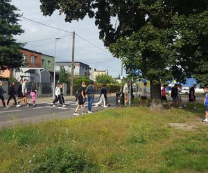 Uczniowie Siódemki w Lesznie sprzątali świat. Worki szybko zapełniały się śmieciami