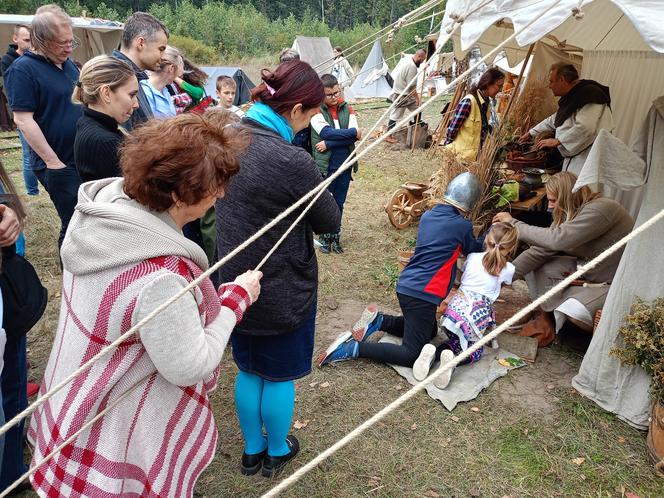 Odbywający się w Mrozach Festyn Archeologiczny to wydarzenie, które z roku na rok przyciąga coraz więcej umieszkańców regionu i turystów