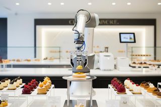 Cukiernia Sowa Bydgoszcz z robotem. Czy tak wygląda przyszłość słodkości?