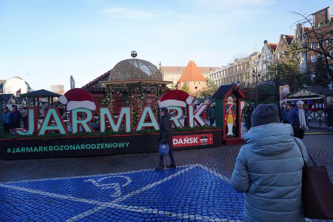 Jarmark Bożonarodzeniowy w Gdańsku. Gadający łoś i Wirujące Beczki czekają na odwiedzających