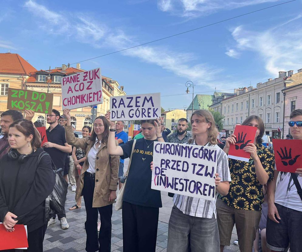Protest w obronie Górek Czechowskich przed ratuszem