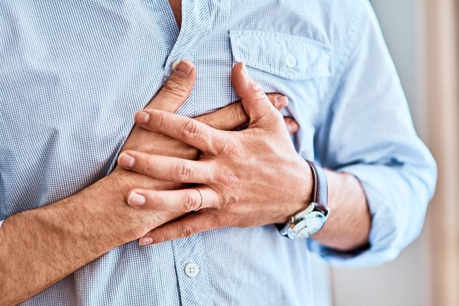 Chore serce daje o sobie znać, ale nie zawsze umiemy rozpoznać te sygnały. Lekarz wyjaśnia, co powinno wzbudzić czujność 