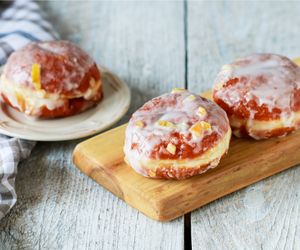 Lukier do pączków? Błyskawiczny przepis, dzięki któremu przygotujesz idealny lukier w zaledwie 5 sekund!