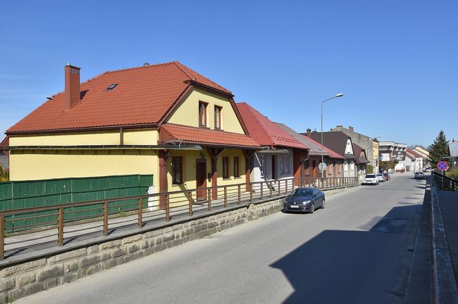 To jedno z najmniejszych miast w Małopolsce. Jedna decyzja papieża sprawiła, że stało się sławne
