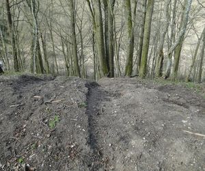 Ten wyjątkowy obiekt na Mazurach ma ponad 2 tysiące lat. Jest regularnie dewastowany