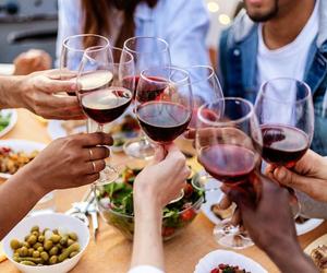 Wino i grill - jak znaleźć idealny duet? Poznaj tajemnice najlepszych połączeń